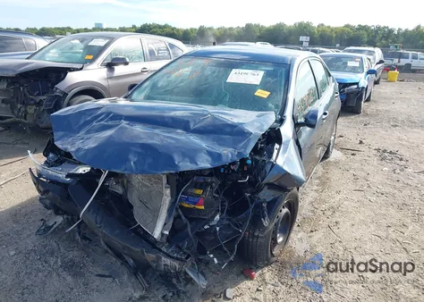 2014 Toyota Corolla Le Eco z USA, uszkodzony, nr VIN 2T1BPRHE3EC118713